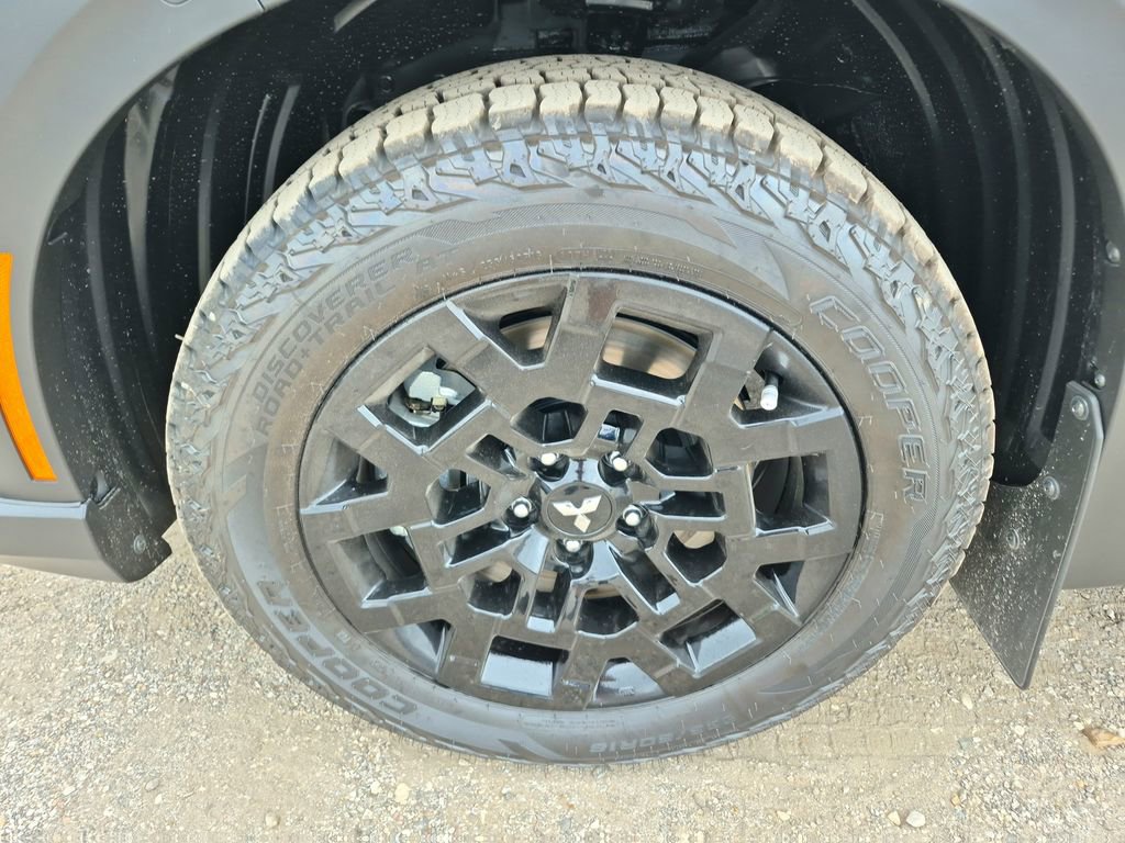 New 2026 Mitsubishi Outlander Trail Edition image 9