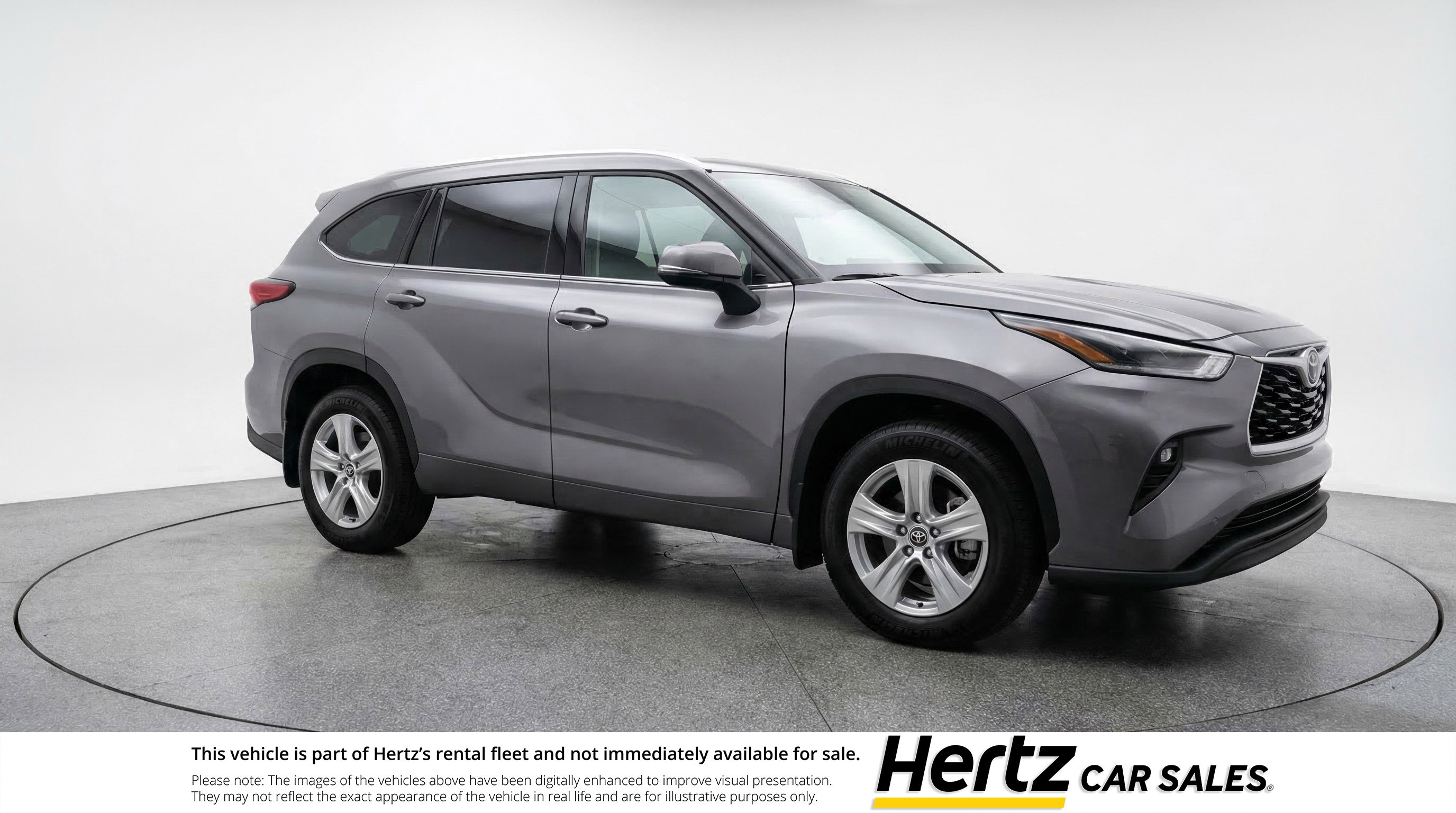 Used 2025 Toyota Highlander LE image 1