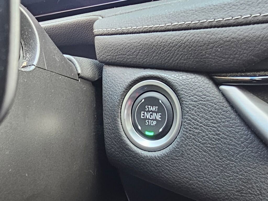 Used 2025 Cadillac XT4 Premium Luxury image 39