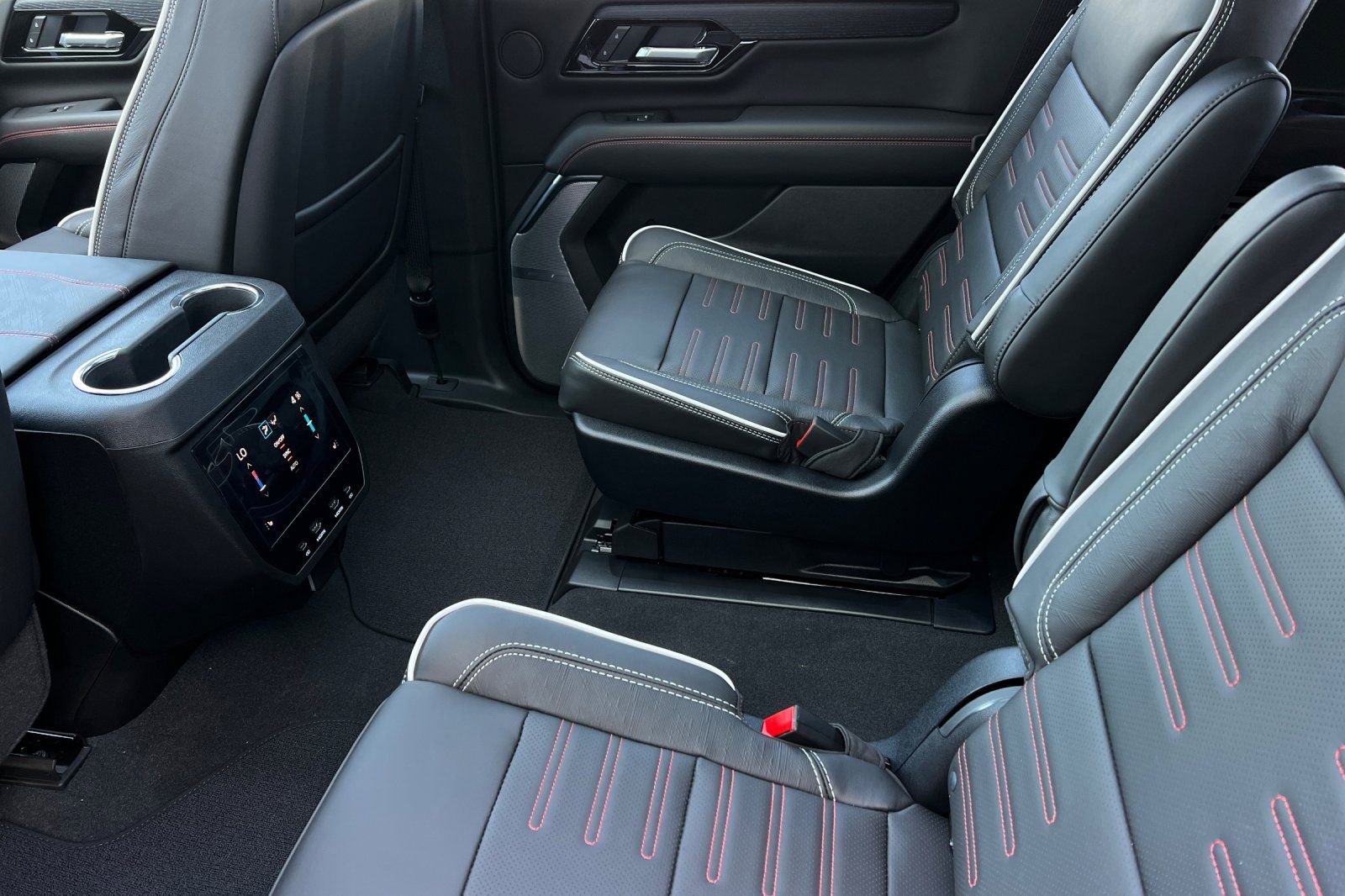New 2026 GMC Yukon AT4 Ultimate AWD/4WD image 10