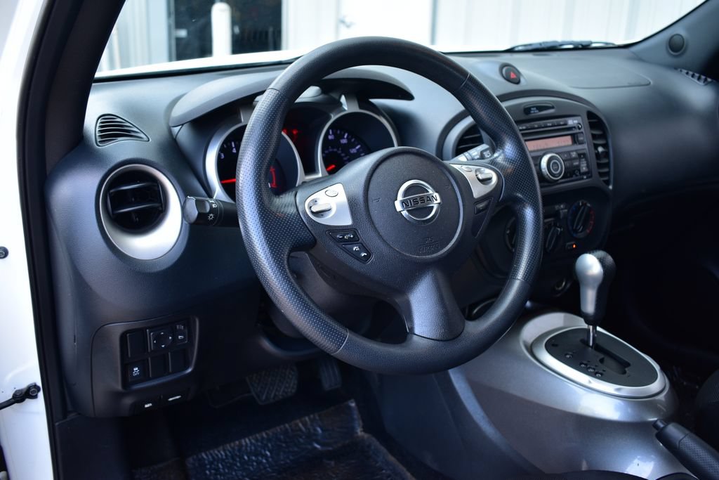 Used 2014 Nissan Juke S FWD image 33
