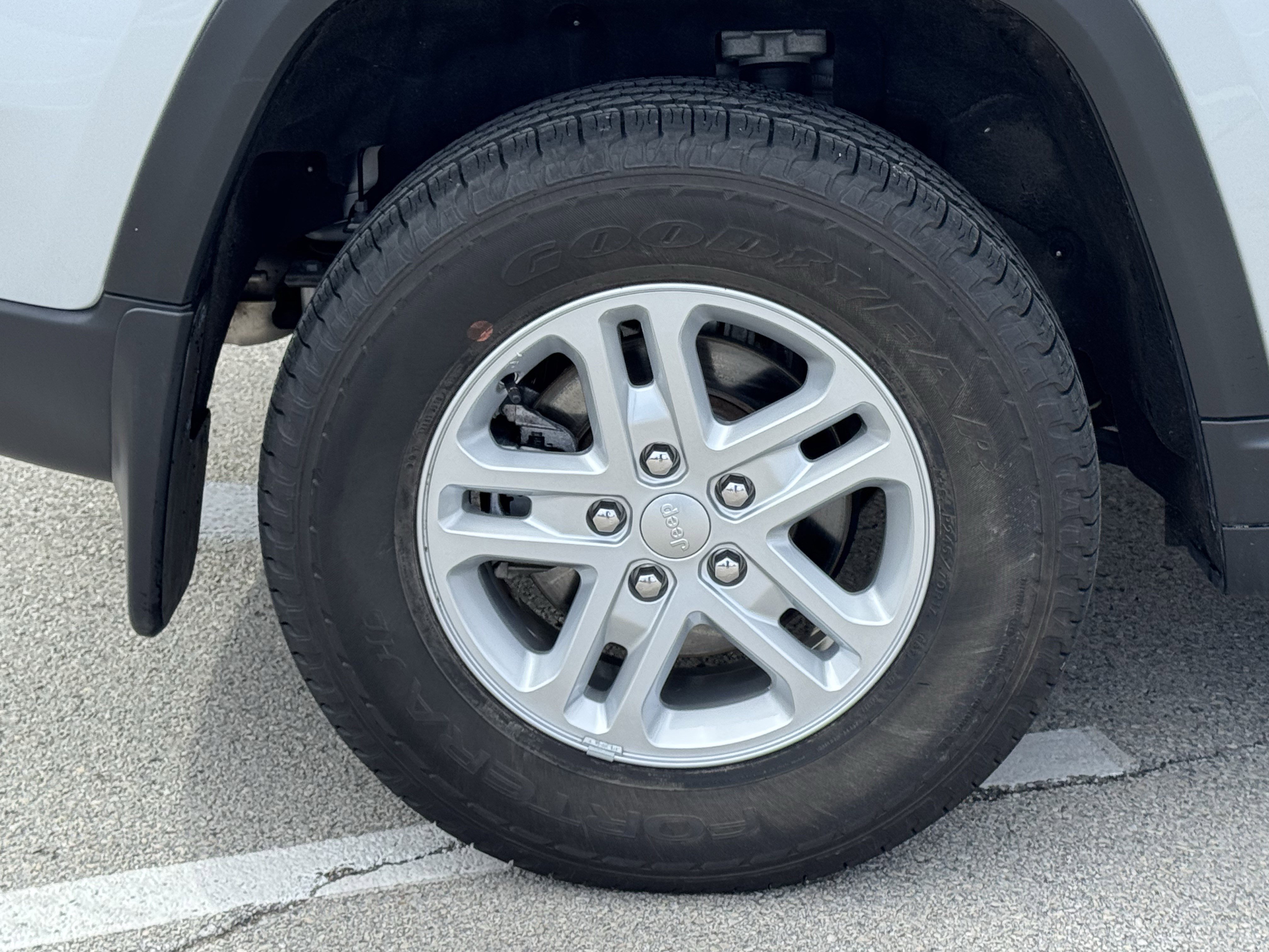 Used 2024 Jeep Grand Cherokee Laredo w/ MOPAR Finishing Package image 37