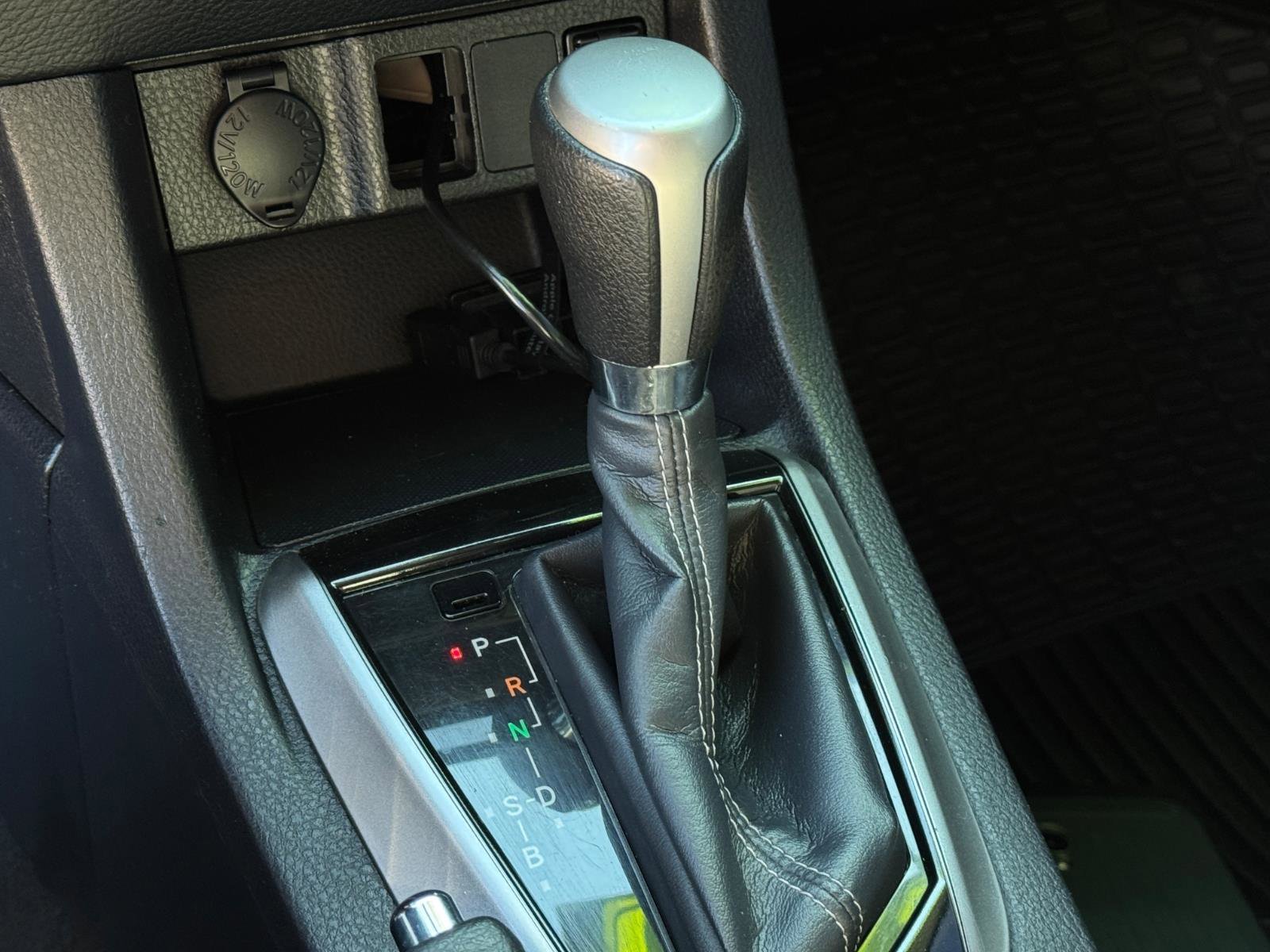 Used 2015 Toyota Corolla LE FWD image 18