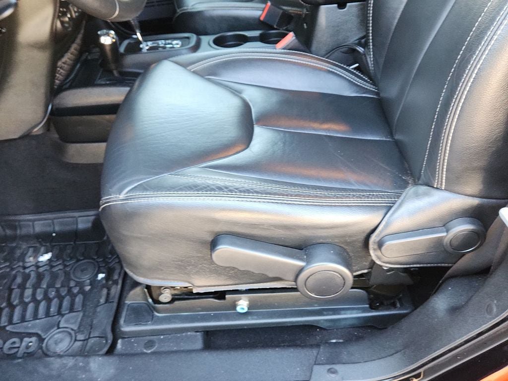 Used 2017 Jeep Wrangler Rubicon AWD/4WD image 7
