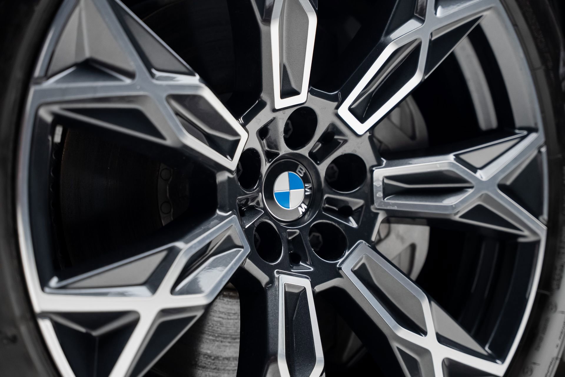 Used 2023 BMW i7 xDrive60 AWD/4WD image 23