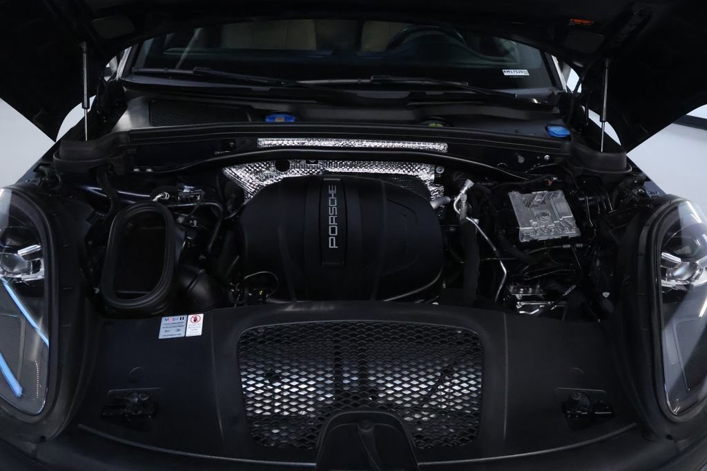 Used 2019 Porsche Macan AWD/4WD image 40