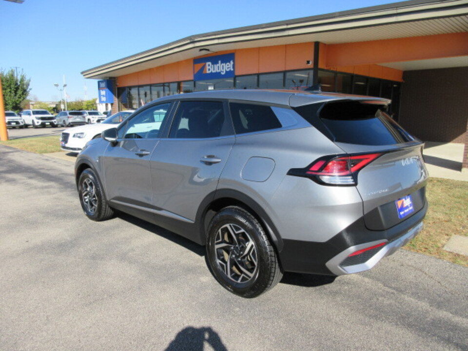 Used 2024 Kia Sportage LX image 3