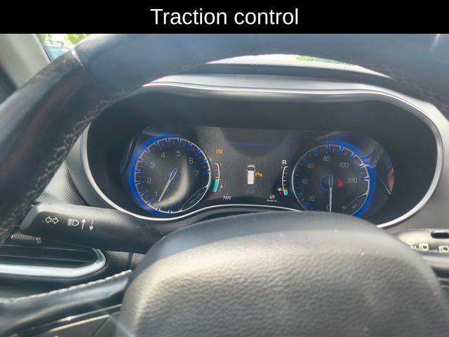 Used 2019 Chrysler Pacifica Touring-L Plus w/ S Appearance Package FWD image 17