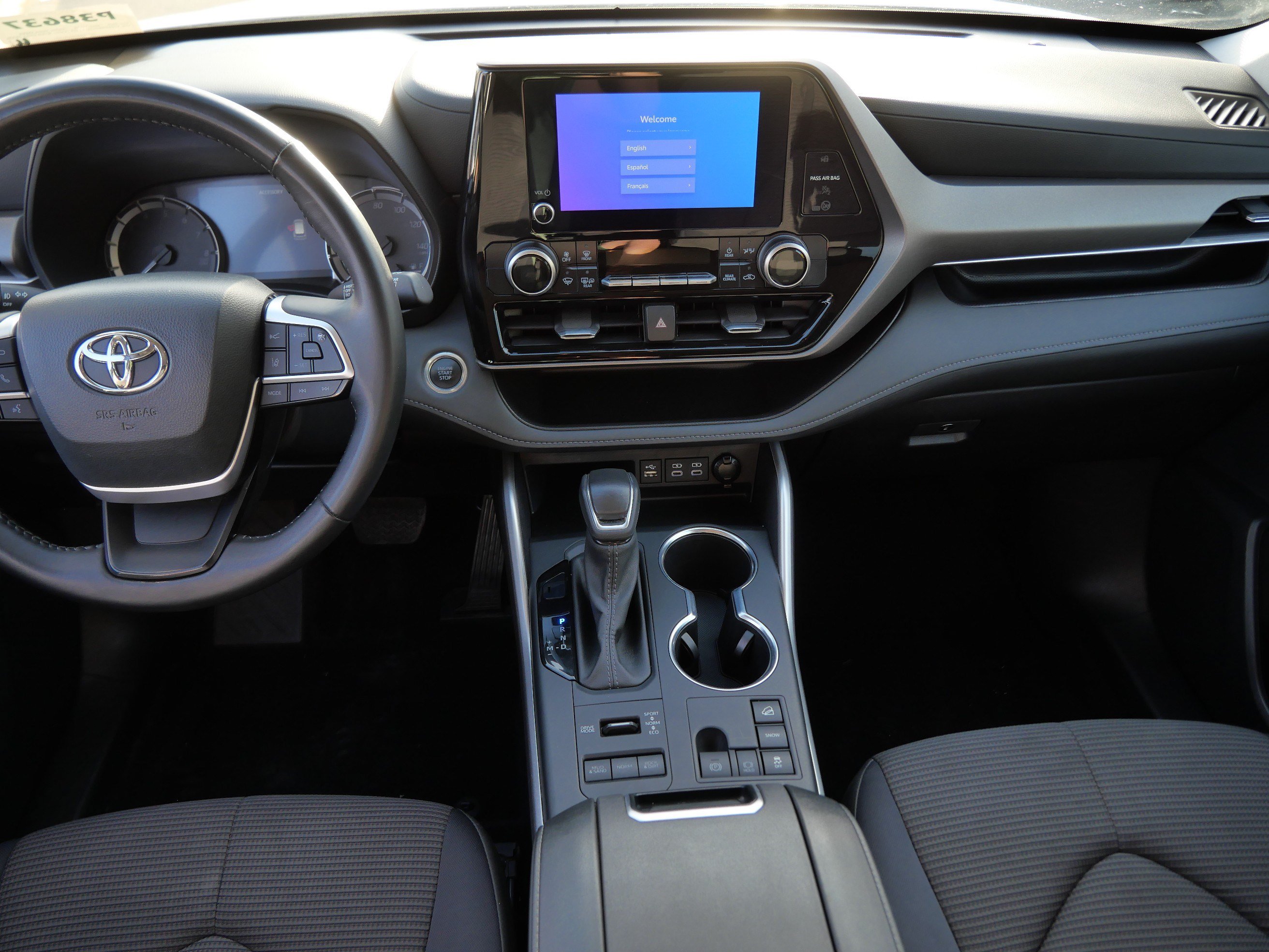 Used 2025 Toyota Highlander LE AWD/4WD image 10