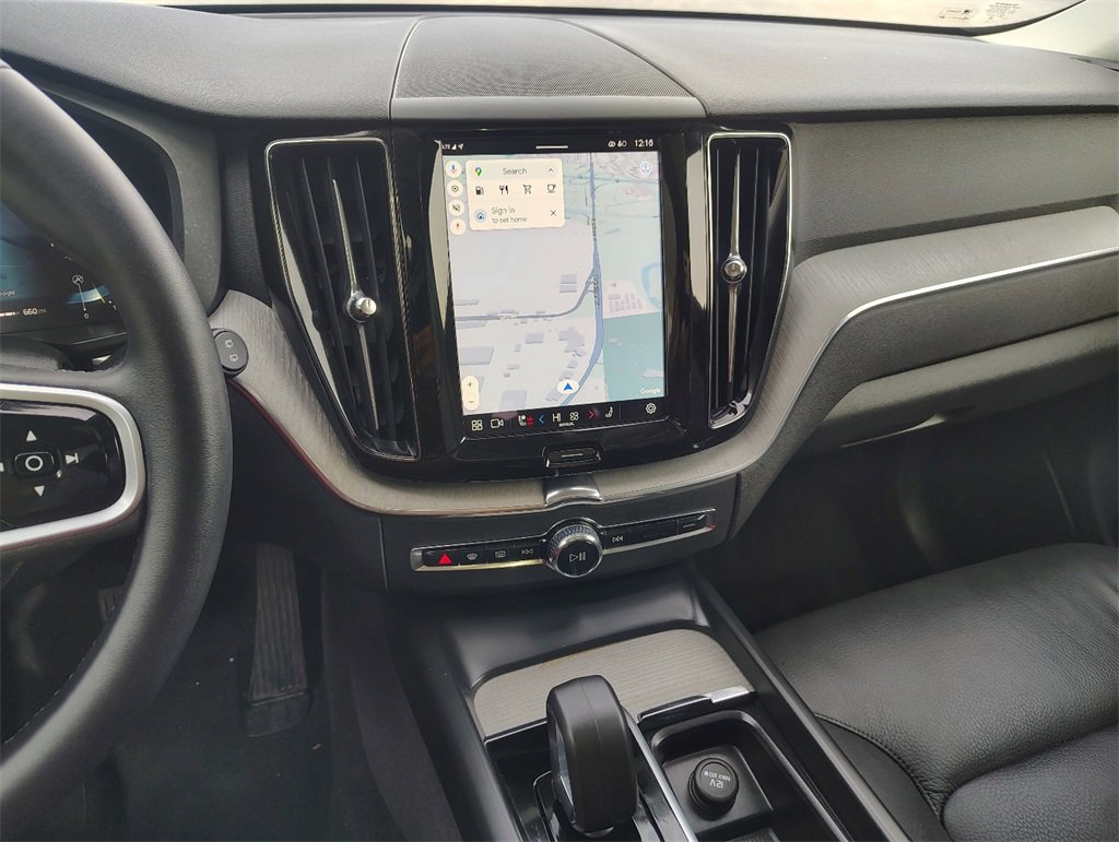 Used 2025 Volvo XC60 B5 Plus image 19