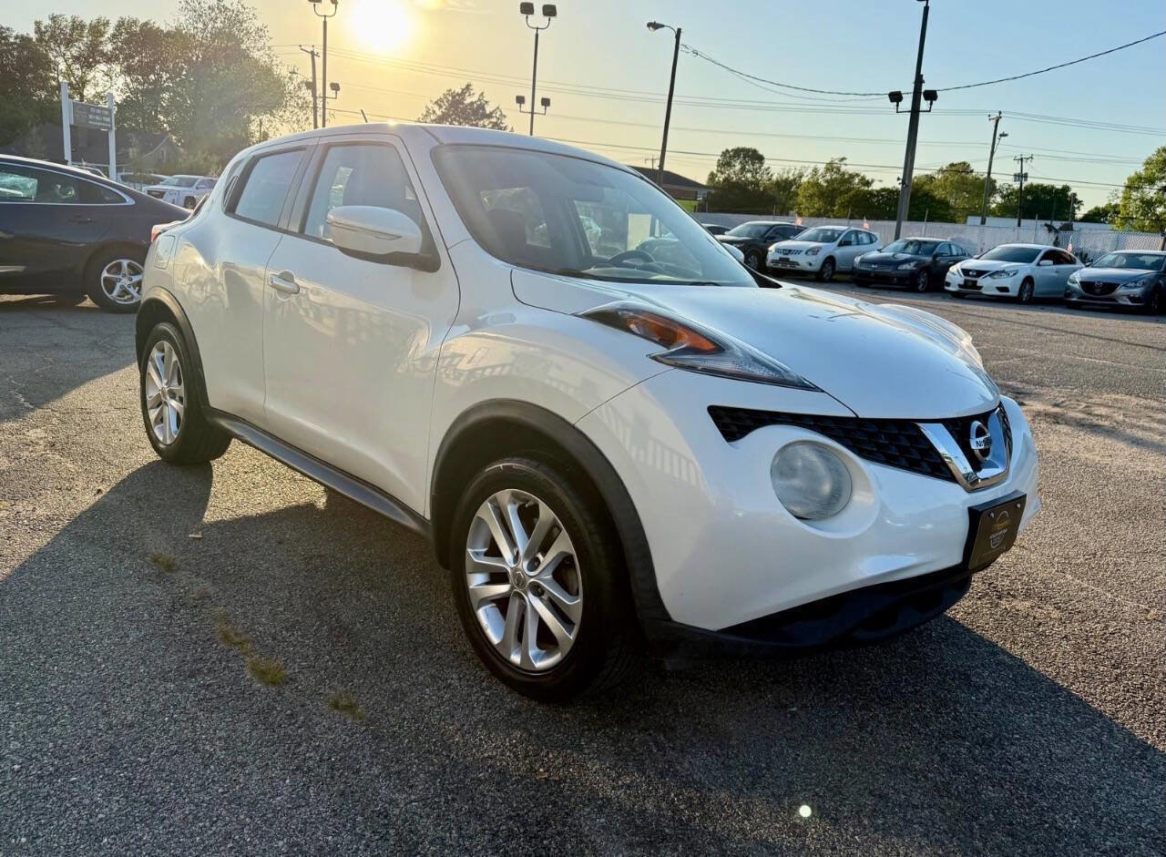 Used 2015 Nissan Juke SV image 3