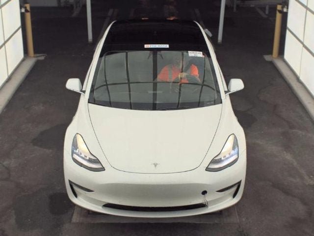 Used 2020 Tesla Model 3 Standard Range Plus RWD image 4