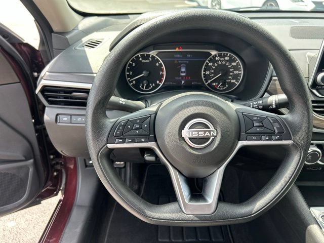 Used 2025 Nissan Altima 2.5 SV FWD image 17