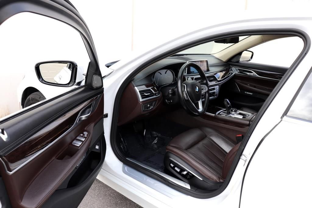 Used 2016 BMW 740i RWD image 2