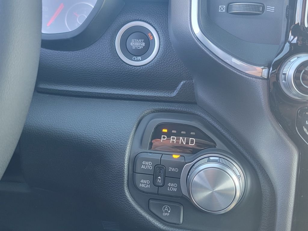 New 2026 RAM 1500 Laramie AWD/4WD image 17
