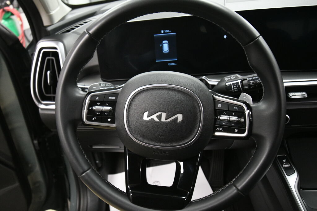 Used 2025 Kia Sorento EX AWD/4WD image 13