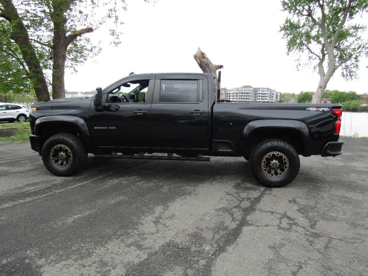 Used 2021 Chevrolet Silverado 2500 Custom w/ Custom Value Package AWD/4WD image 4