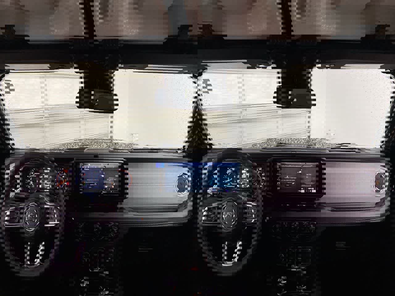 Used 2025 Jeep Wrangler Sahara image 12