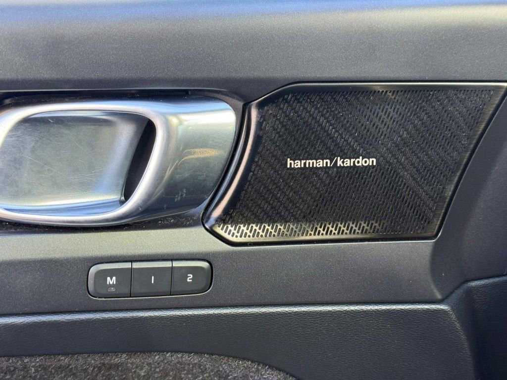 Used 2020 Volvo XC40 T5 R-Design w/ Protection Package Premier image 23