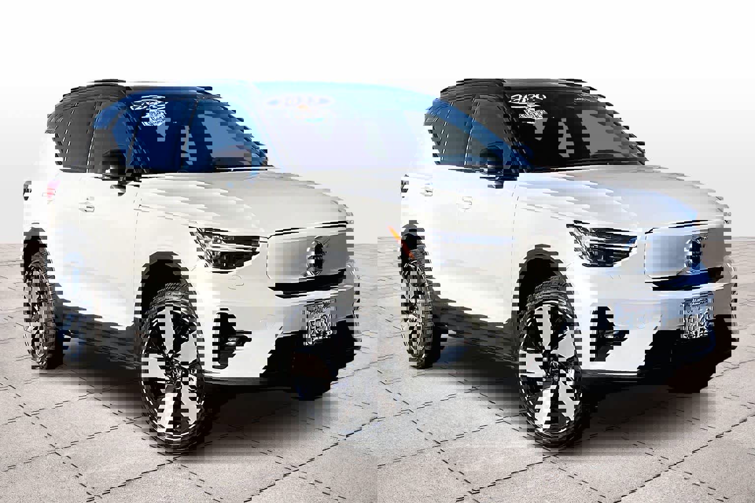 Used 2023 Volvo XC40 Recharge Ultimate w/ Protection Package Premier image 2