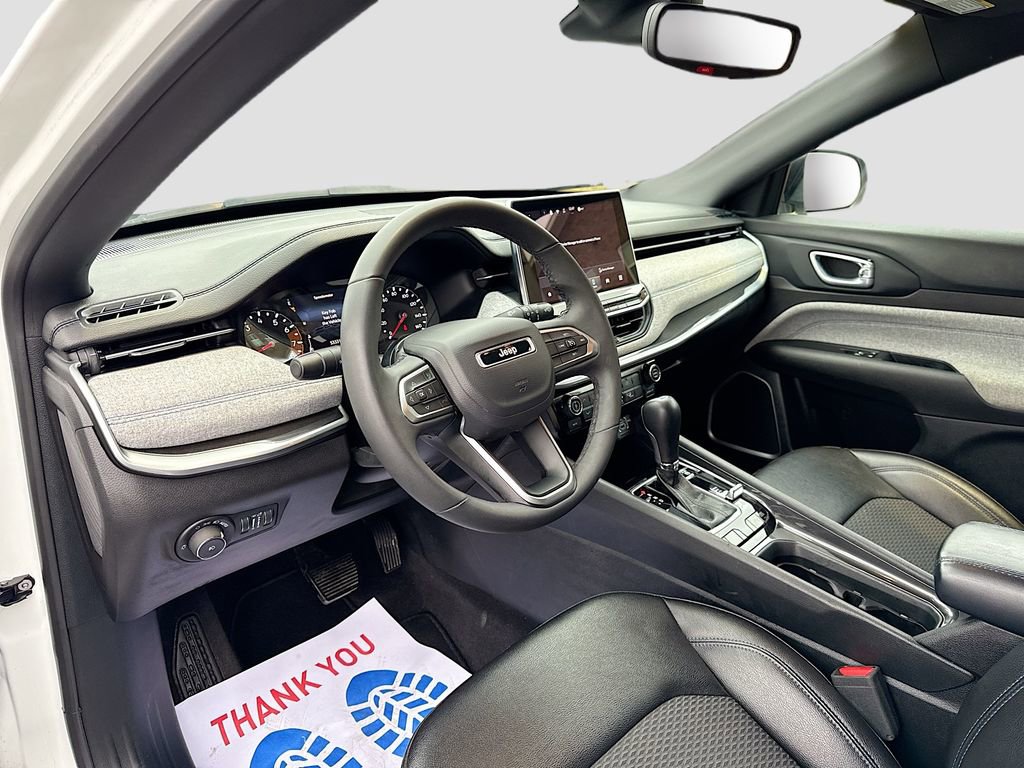 Used 2024 Jeep Compass Latitude image 9