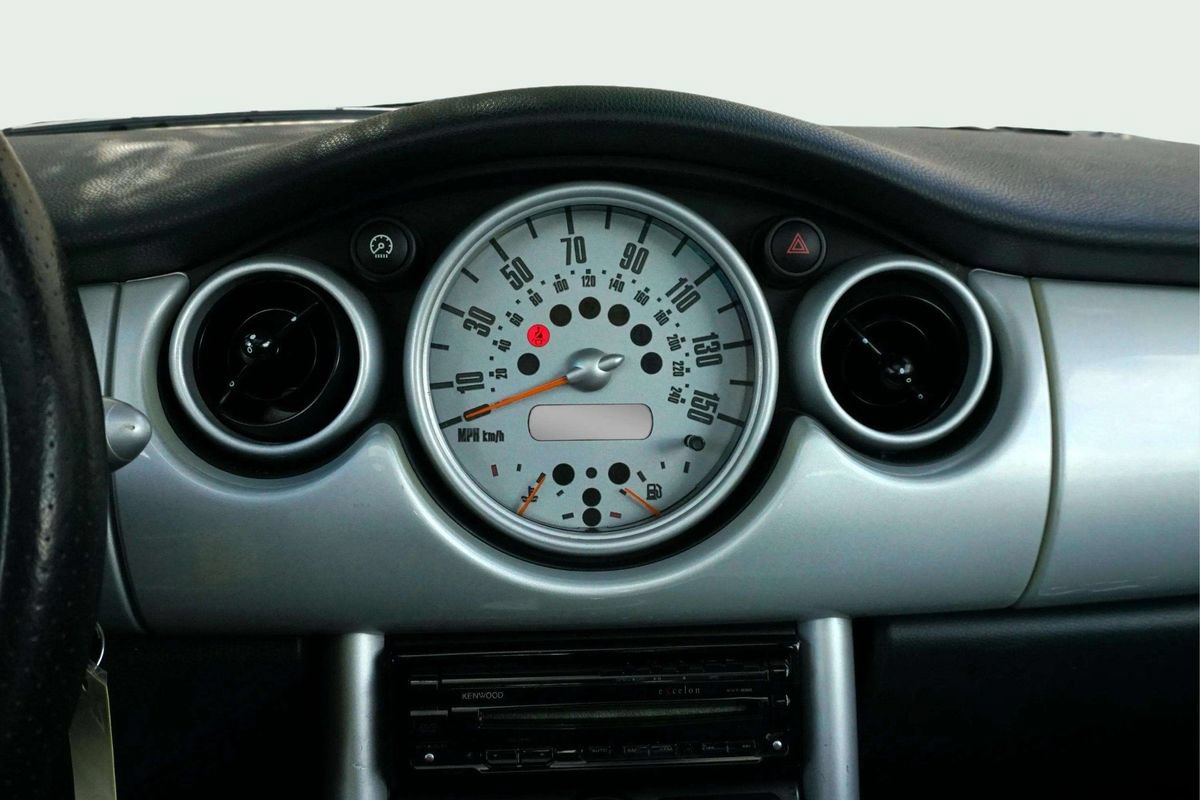 Used 2004 MINI Cooper Hardtop FWD image 17