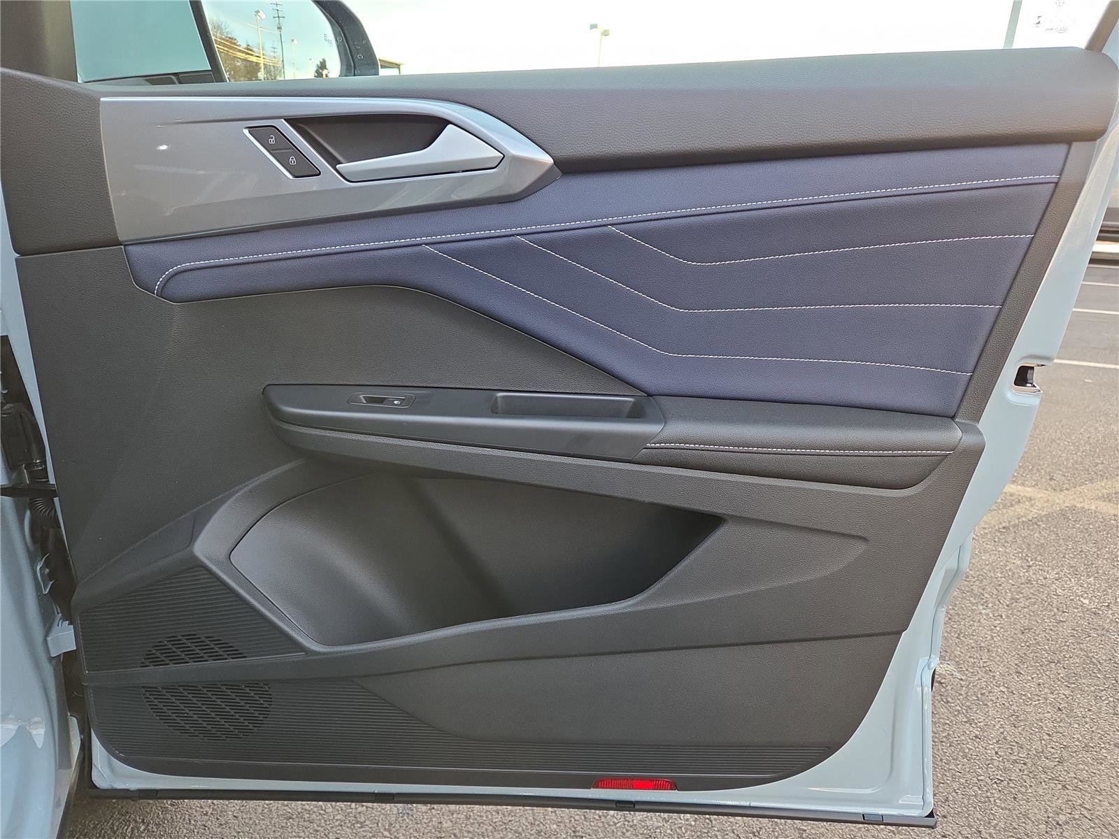 New 2026 Volkswagen Taos SEL image 27