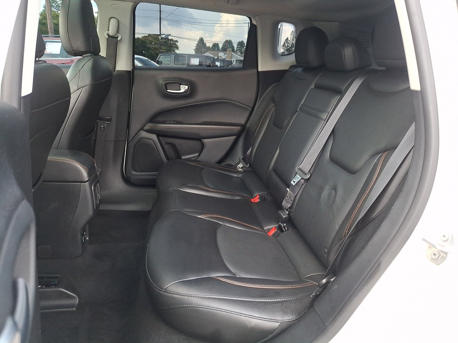 Used 2018 Jeep Compass Limited w/ Navigation Group AWD/4WD image 11