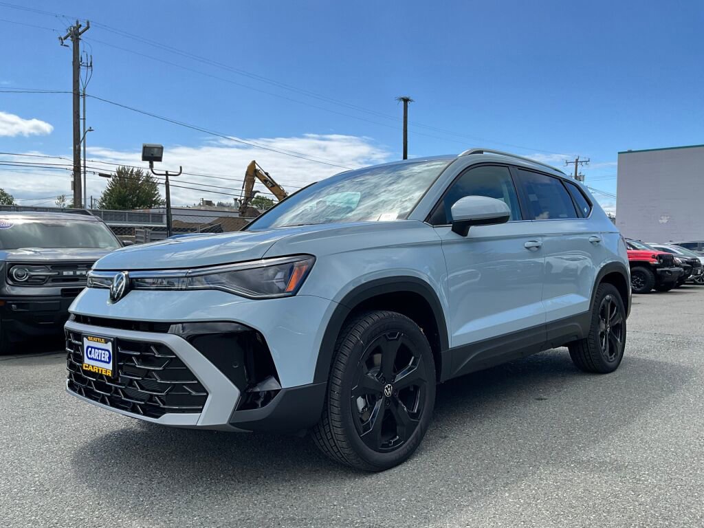 New 2025 Volkswagen Taos SEL image 4