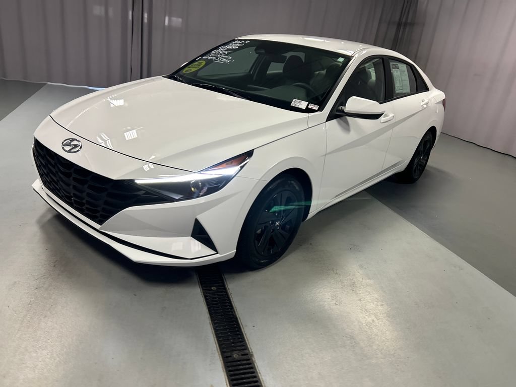 Used 2023 Hyundai Elantra Blue FWD image 3