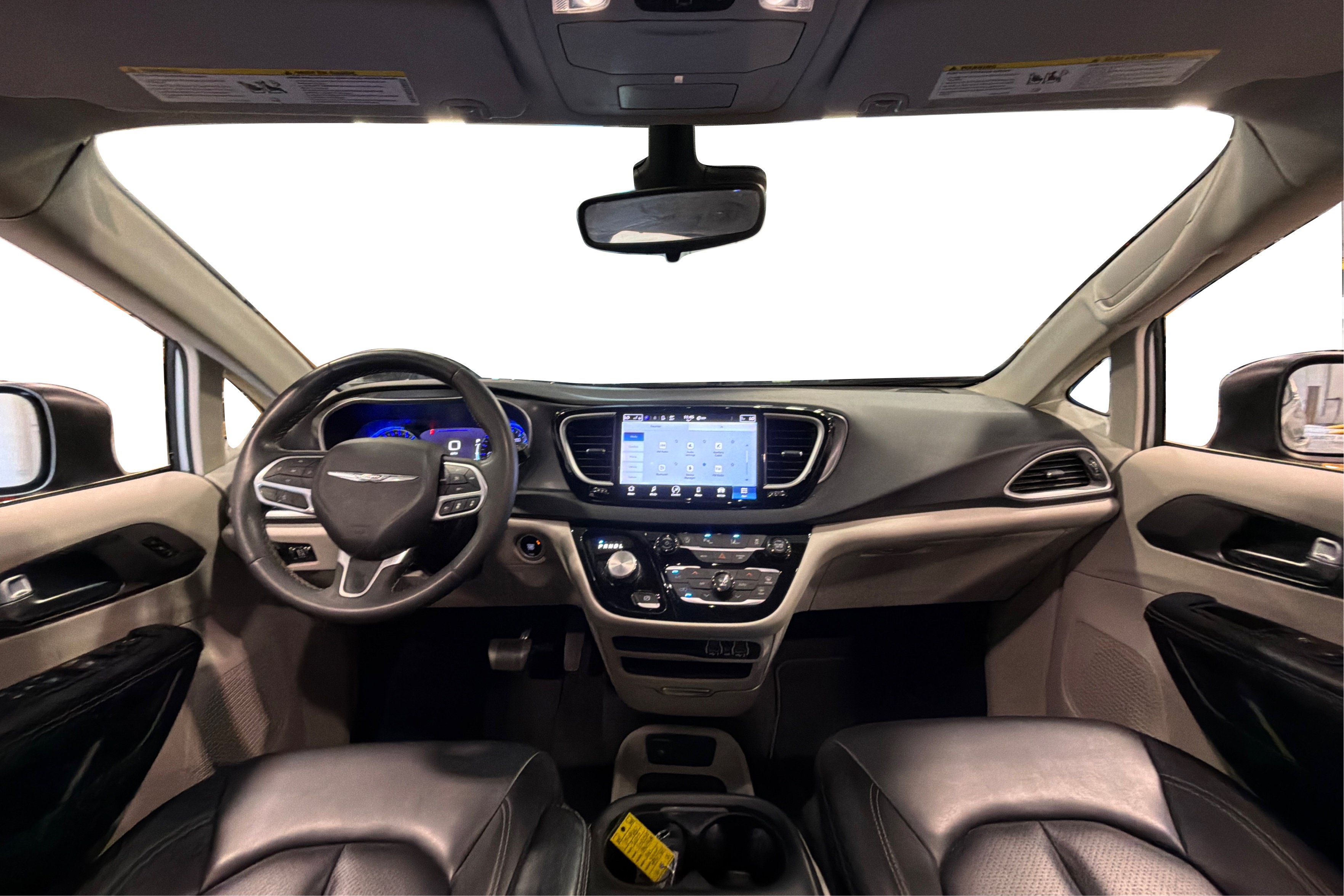 Used 2023 Chrysler Pacifica Touring-L FWD image 42