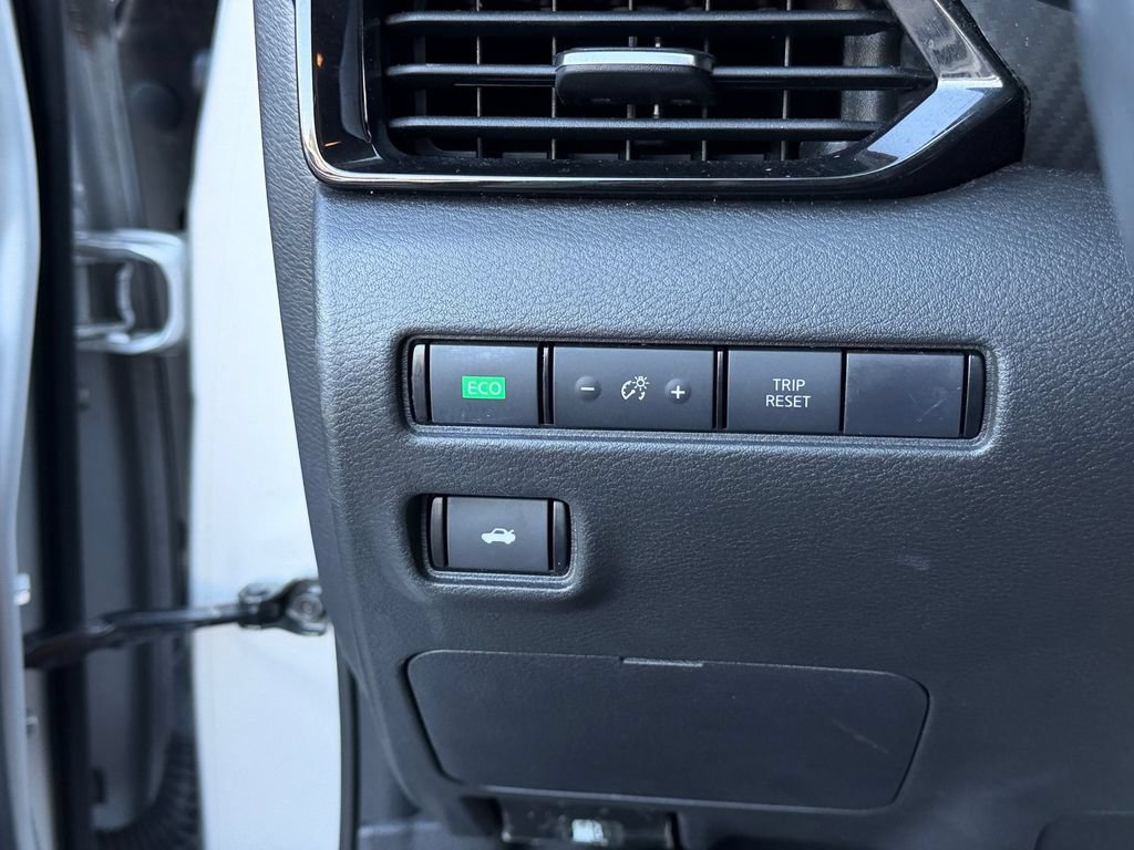 Certified 2021 Nissan Sentra SV FWD image 28