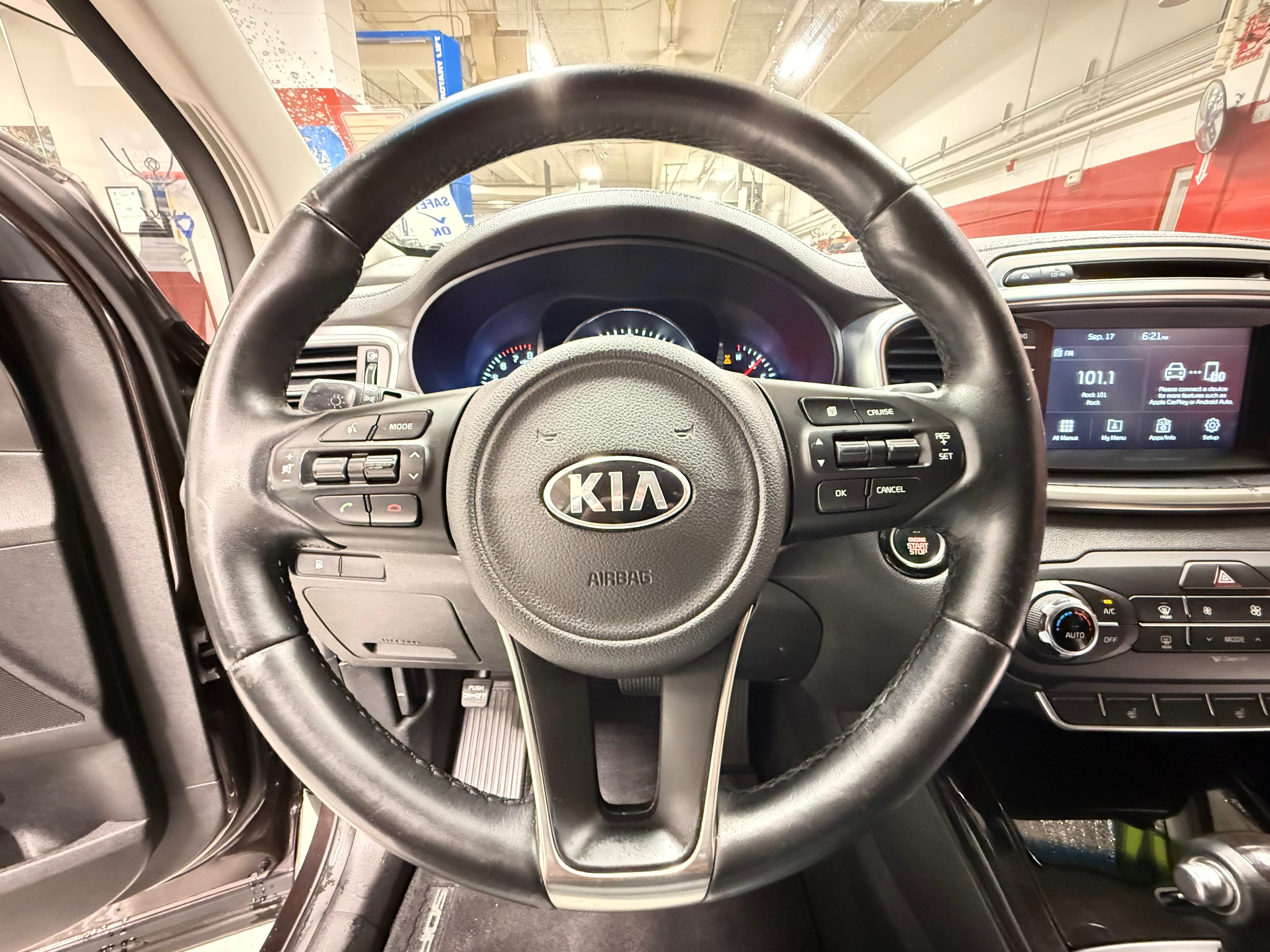 Used 2017 Kia Sorento EX AWD/4WD image 24