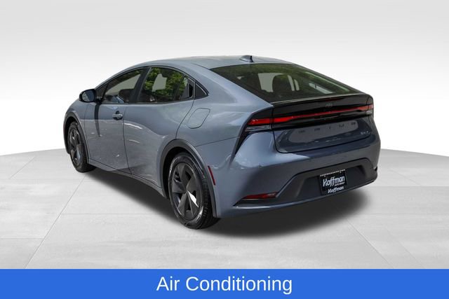 Certified 2025 Toyota Prius LE FWD image 11