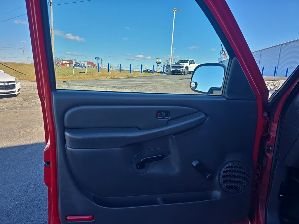 Used 2005 Chevrolet Silverado 1500 W/T image 12