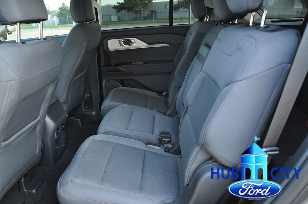 Used 2025 Ford Explorer Active RWD image 12