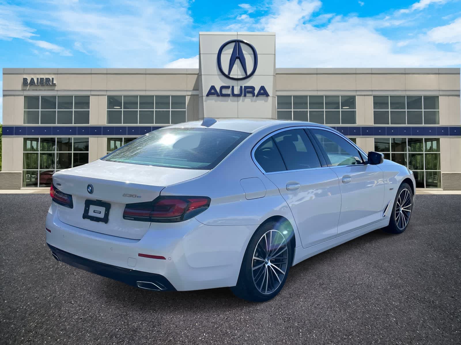 Used 2023 BMW 530e xDrive w/ Premium Package AWD/4WD image 5