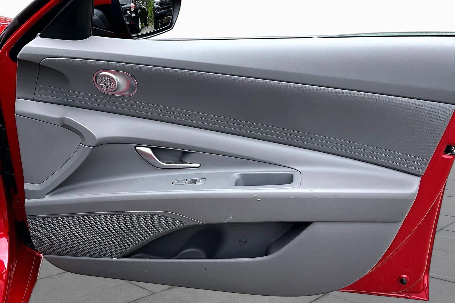 Used 2022 Hyundai Elantra SEL FWD image 41