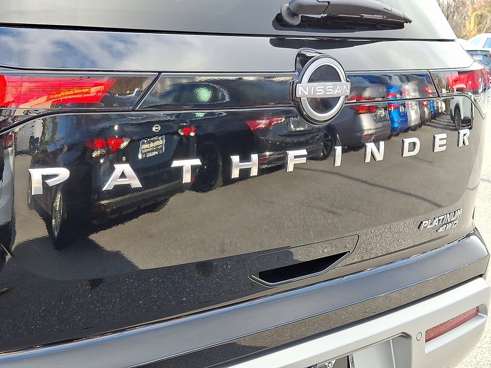 Certified 2023 Nissan Pathfinder Platinum w/ Cargo Package image 33