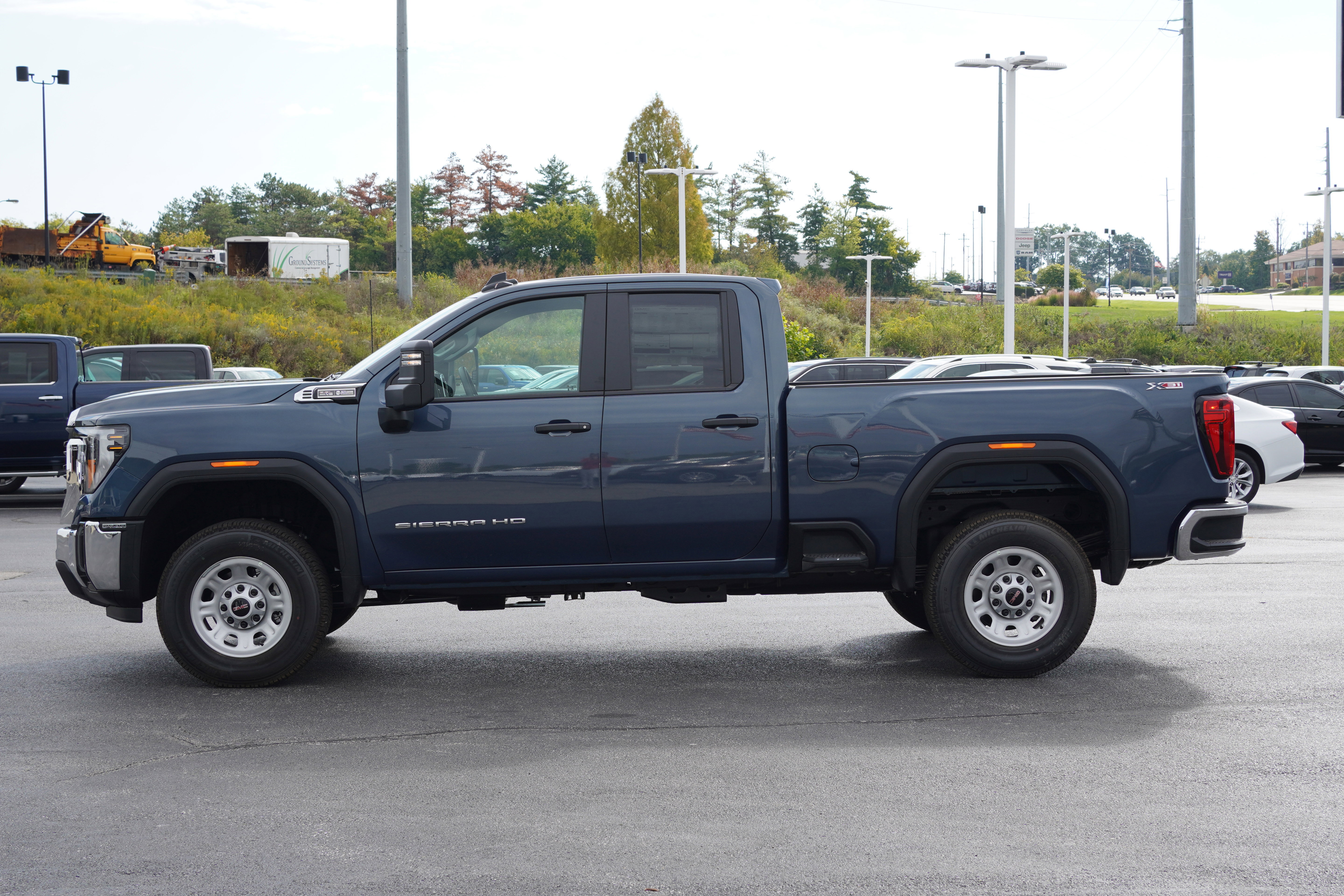 New 2026 GMC Sierra 2500 Pro w/ Convenience Package image 4