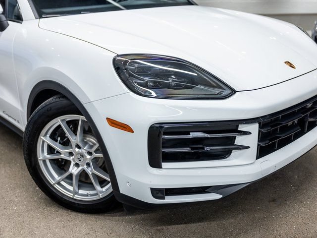 Certified 2025 Porsche Cayenne S AWD/4WD image 15