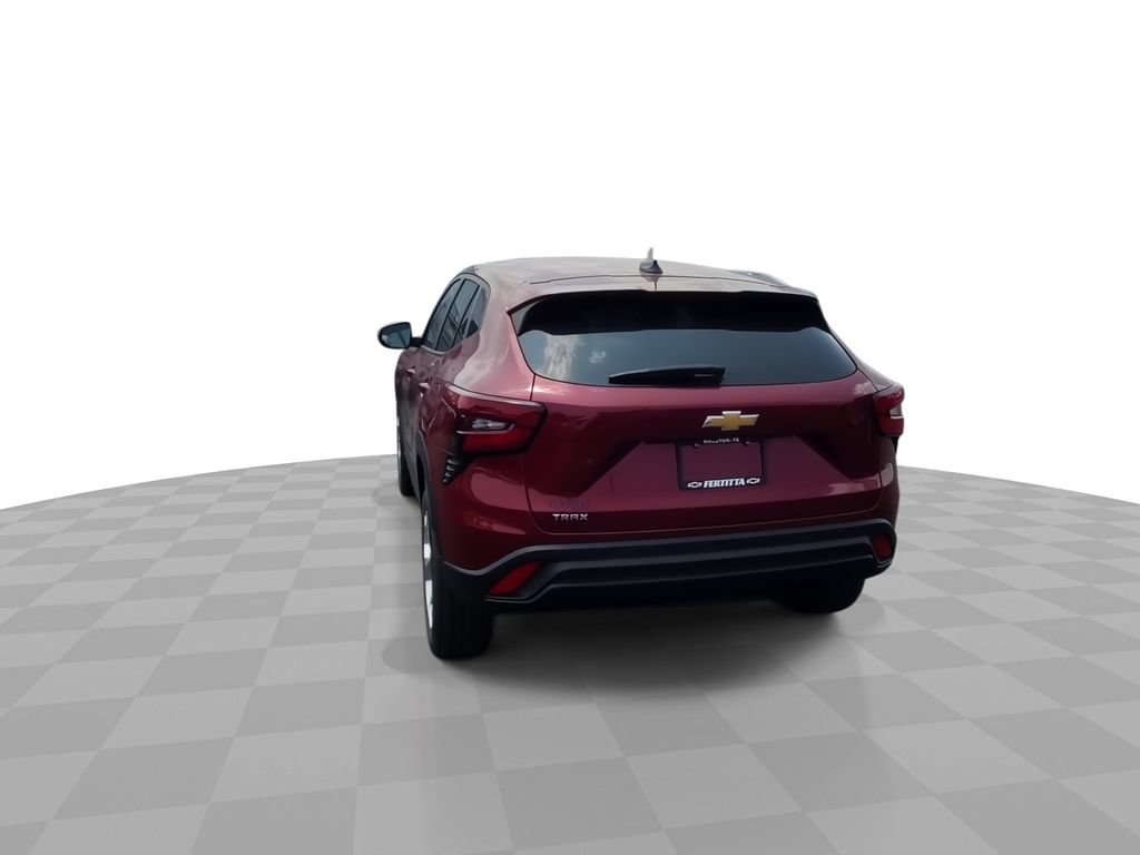 Used 2024 Chevrolet Trax LS w/ LS Convenience Package FWD image 7