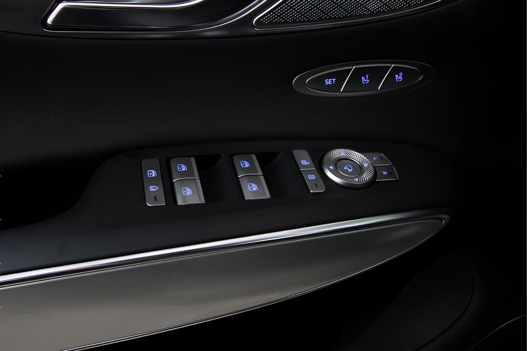 Used 2025 Genesis GV70 2.5T w/ Select Package AWD/4WD image 10