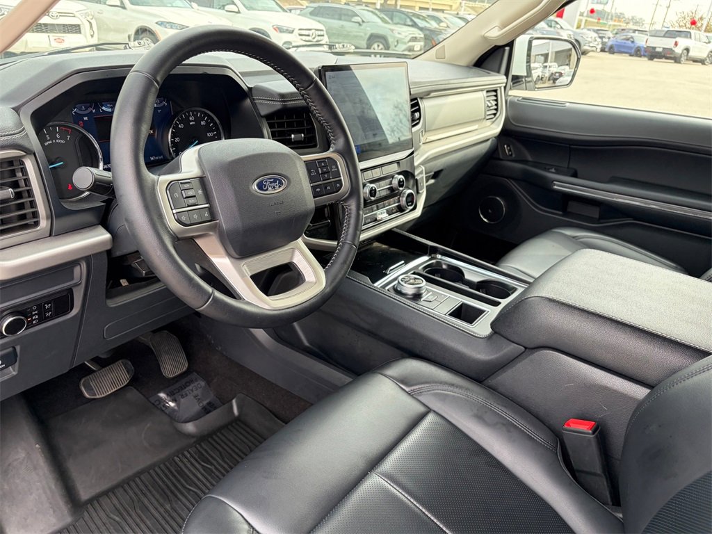 Used 2023 Ford Expedition XLT image 8