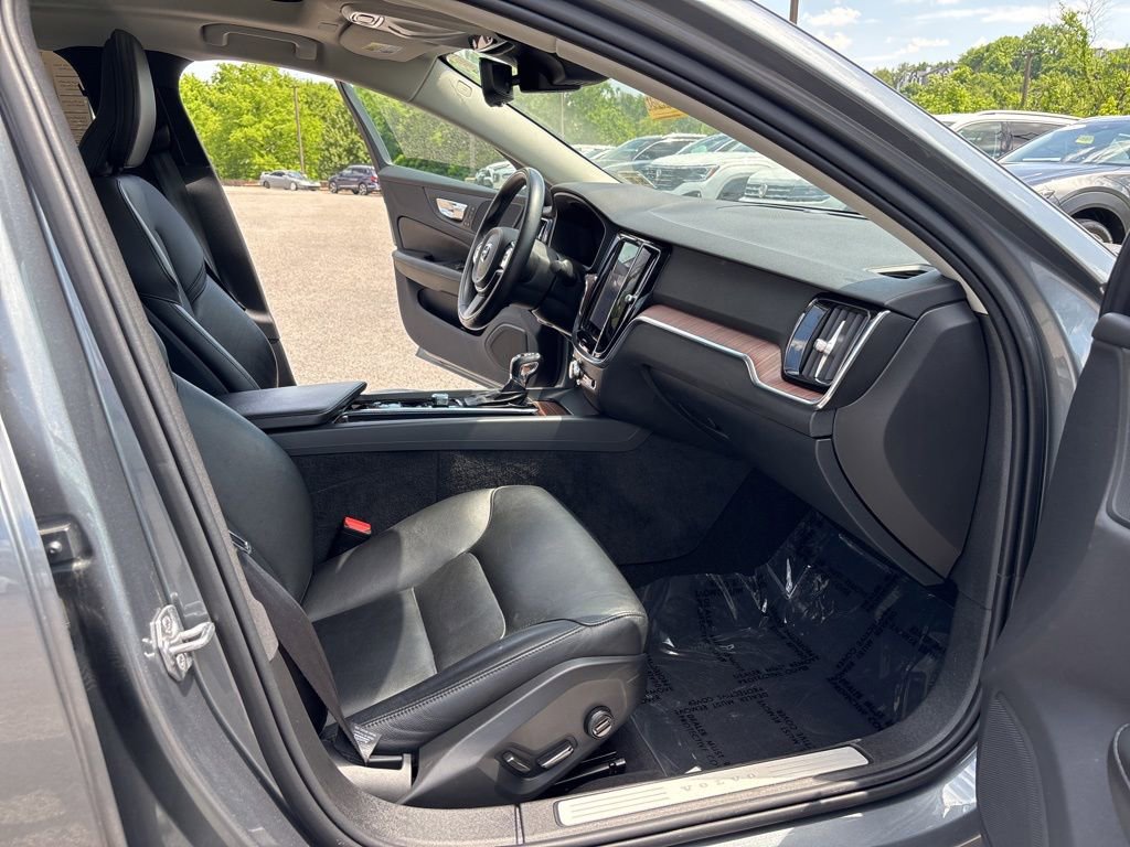 Used 2021 Volvo S60 T5 Momentum w/ Premium Package AWD/4WD image 22