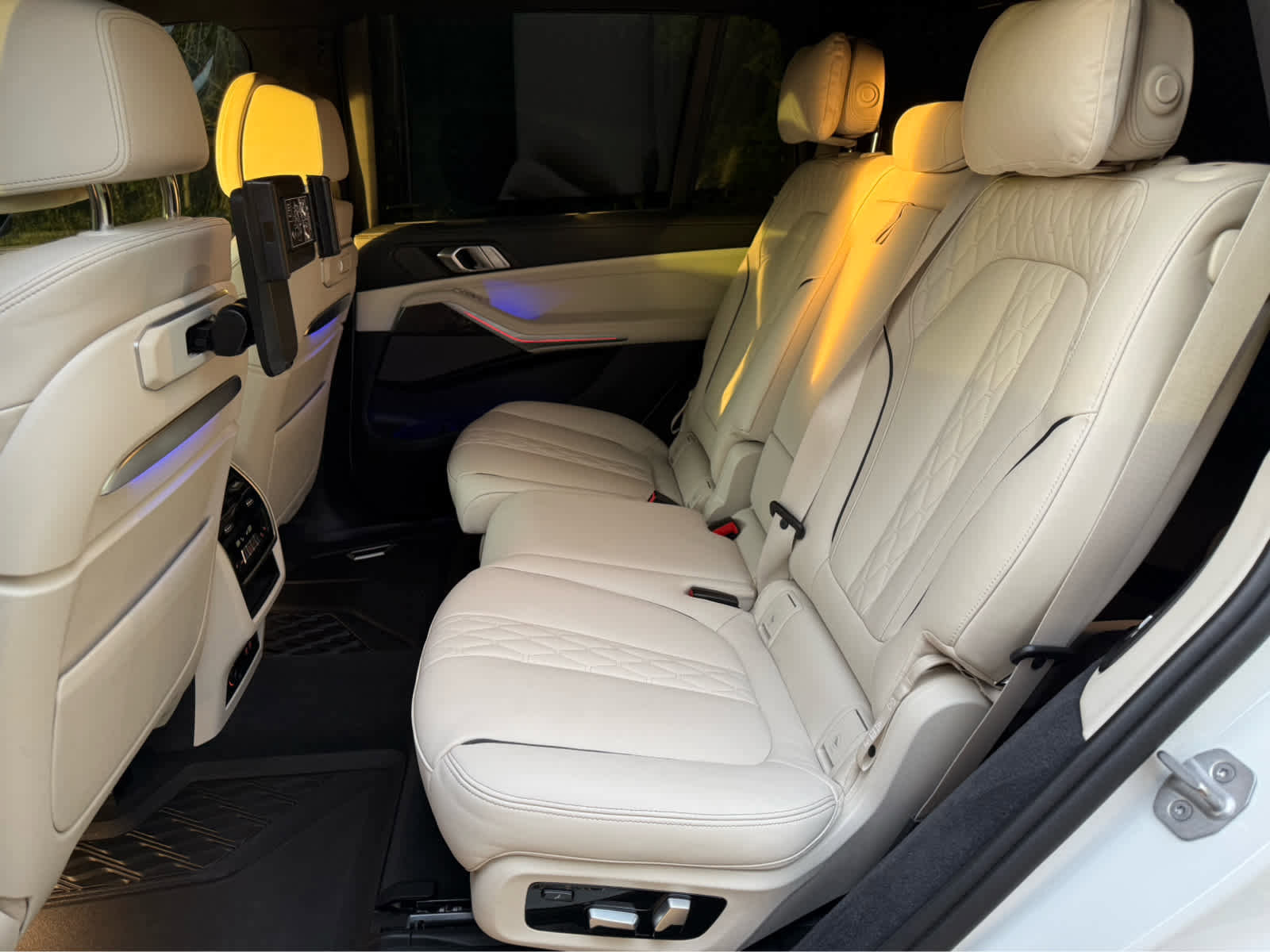 Used 2024 BMW X7 M60i w/ Executive Package AWD/4WD image 5