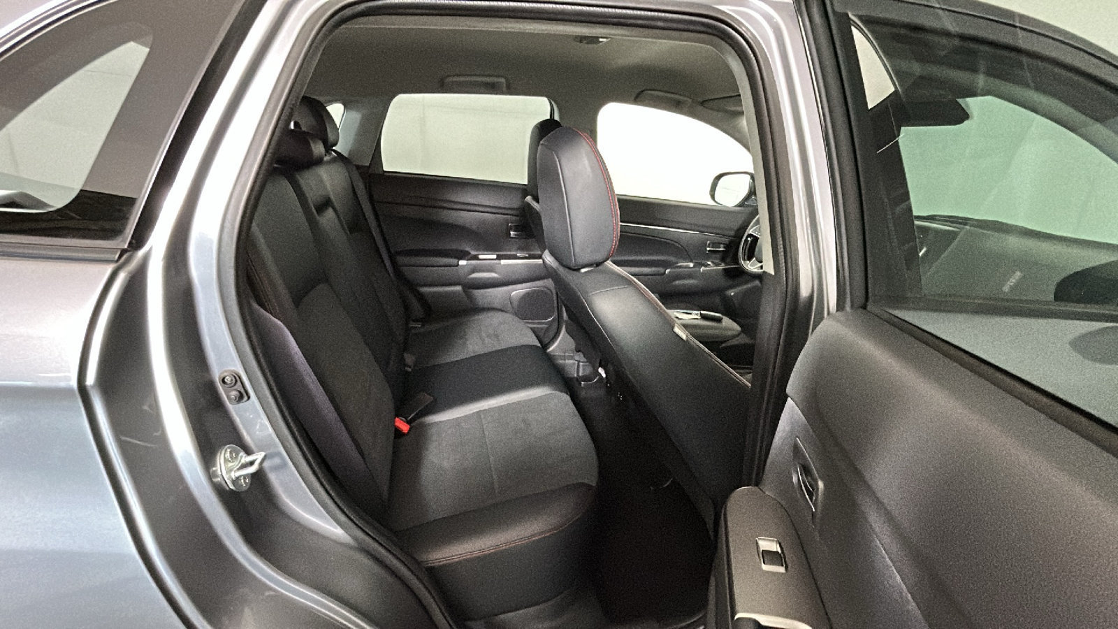 Used 2026 Mitsubishi Outlander Sport SE AWD/4WD image 32
