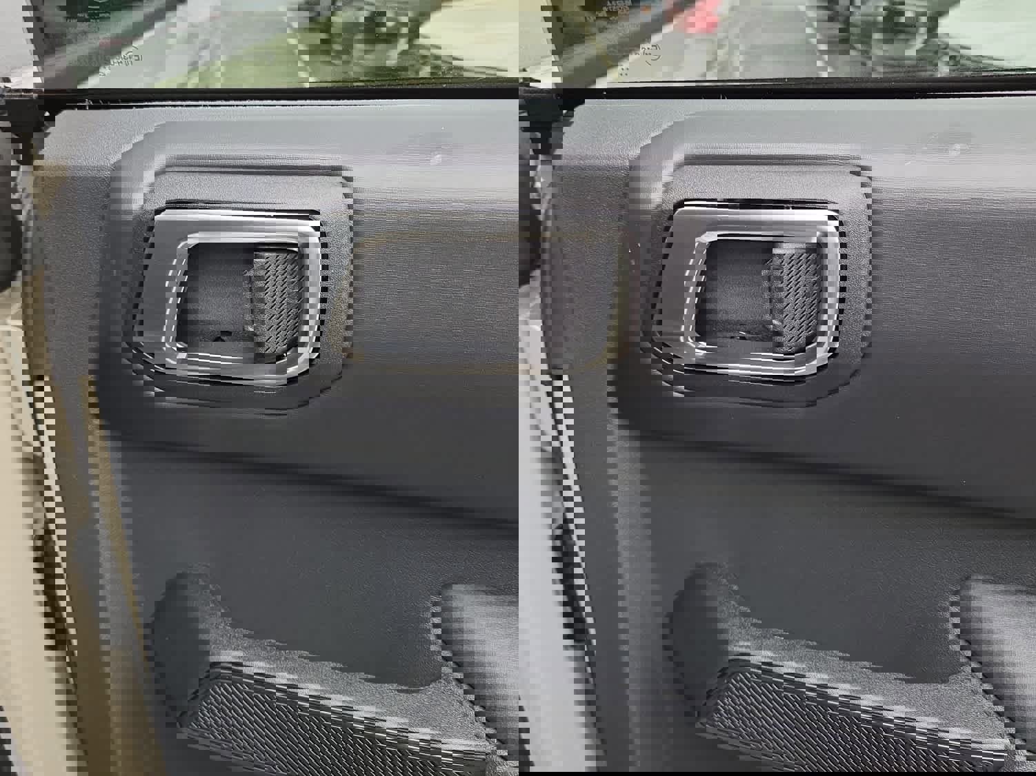 New 2025 Ford Bronco Badlands image 28