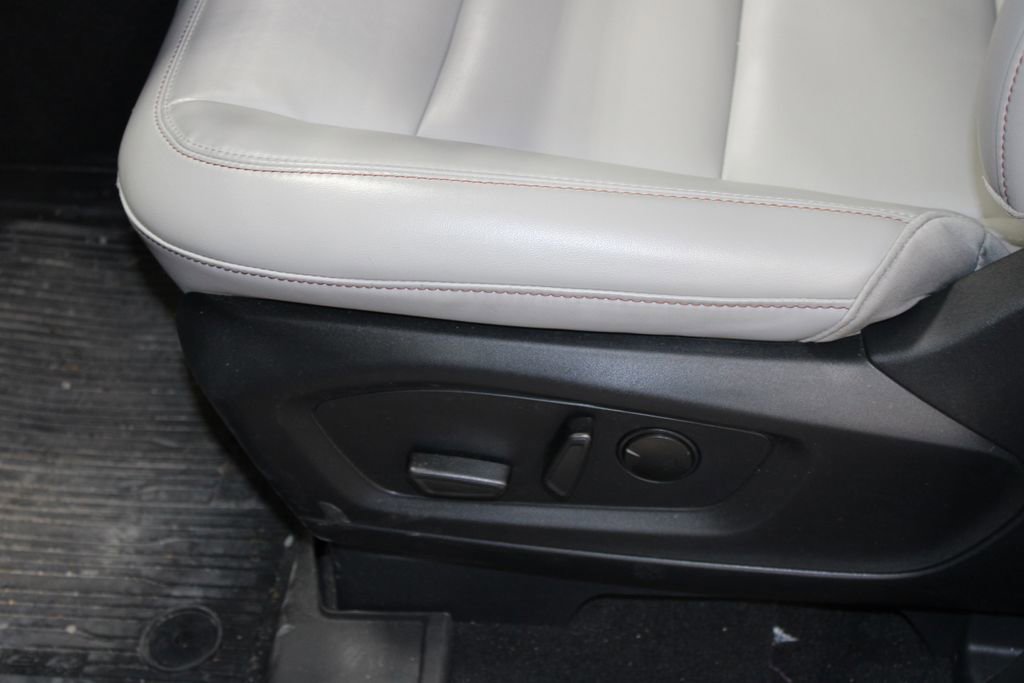Used 2025 Ford Explorer Active w/ Active Comfort Package AWD/4WD image 35