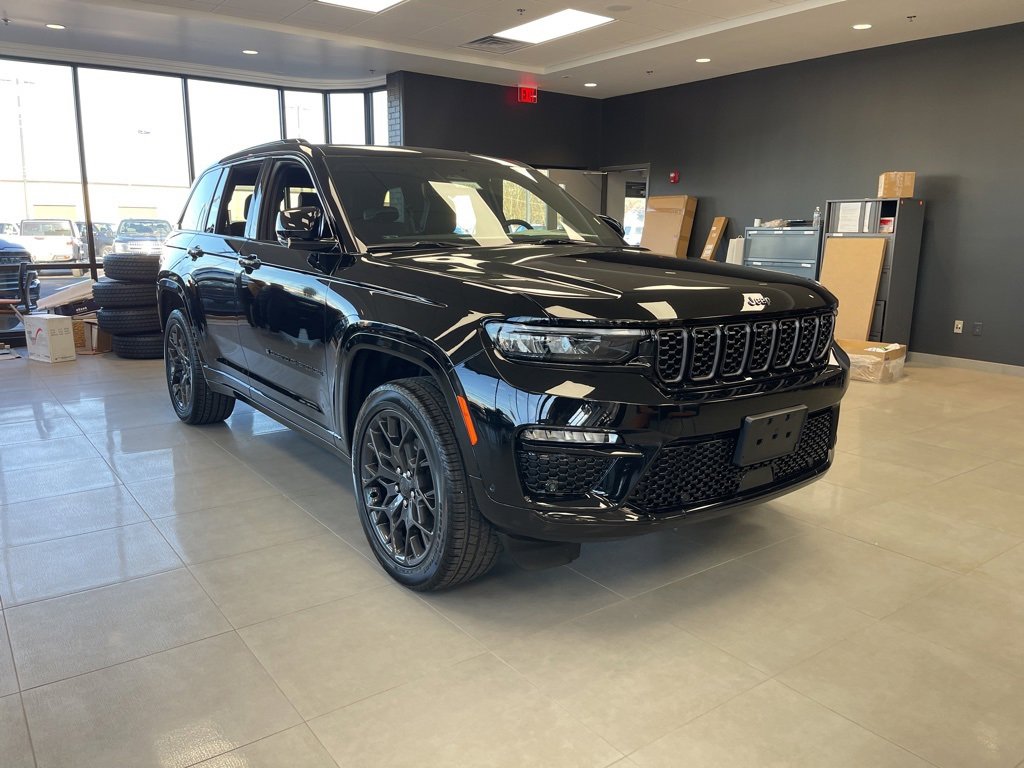 New 2025 Jeep Grand Cherokee Summit image 4